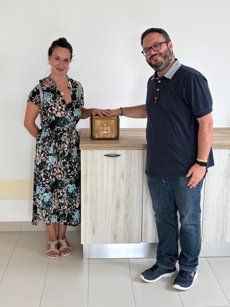 Don Matteo Bertucco e Giorgia Sandrini con l'Eicaristia al Piccolo Rifugio a Palazzolo